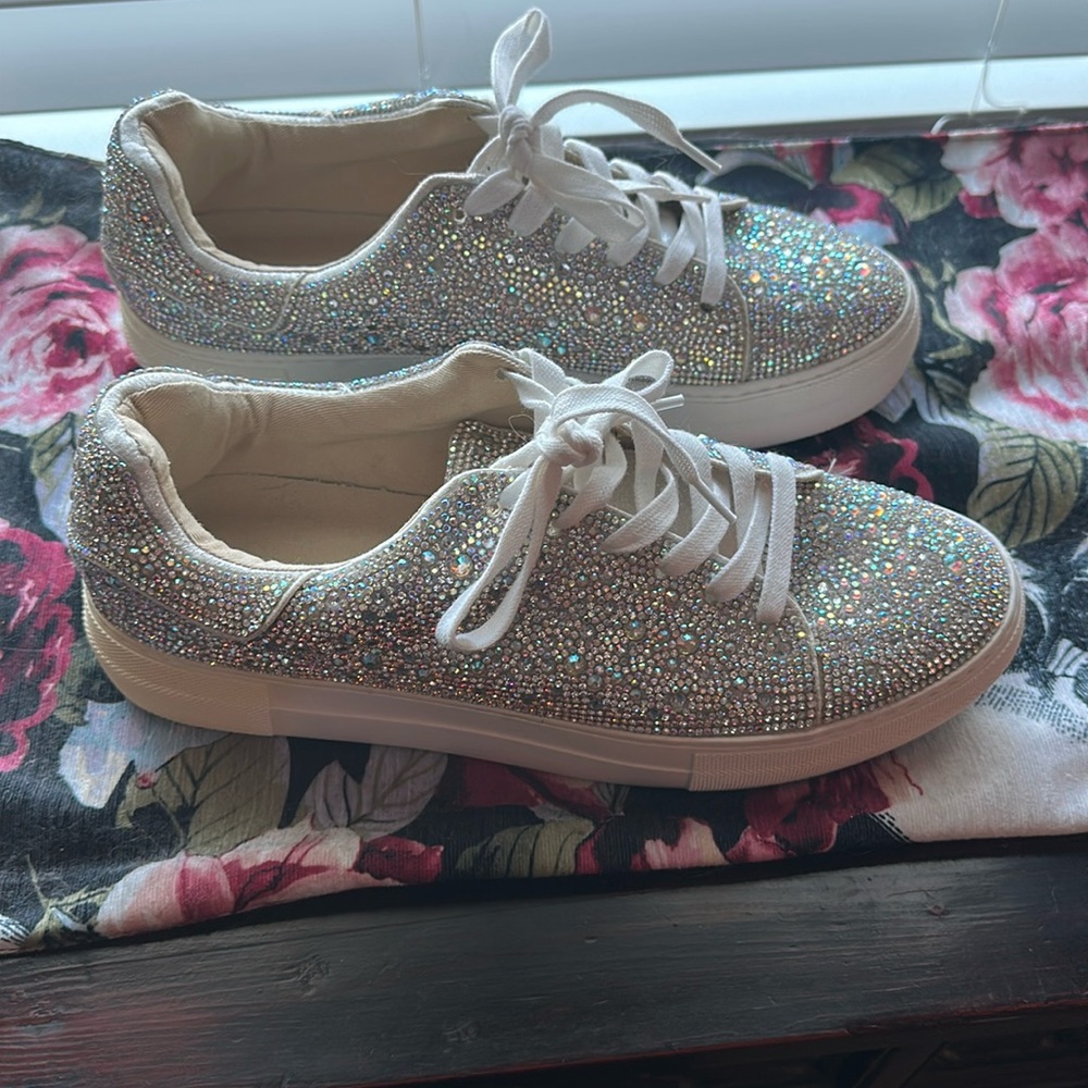 Betsey Johnson size 10 sparkly tennis shoes